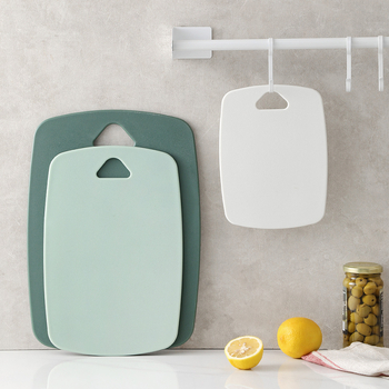 Tocător cu două fețe, set de trei bucăți din plastic, pentru fructe și hrana bebelușilor, antibacterian, stil modern minimalist.