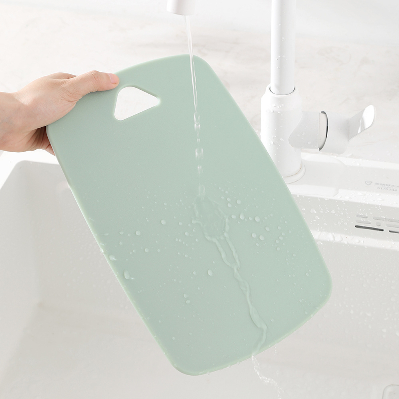 Tocător cu două fețe, set de trei bucăți din plastic, pentru fructe și hrana bebelușilor, antibacterian, stil modern minimalist.