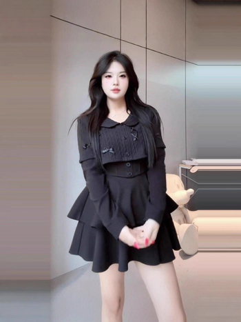 Elegantni ženski kostim u francuskom stilu, set gornji dio i suknja, Top s T-shirt krojem s 3D uzorkom i spojnim šavovima, poliester, Zima 2025