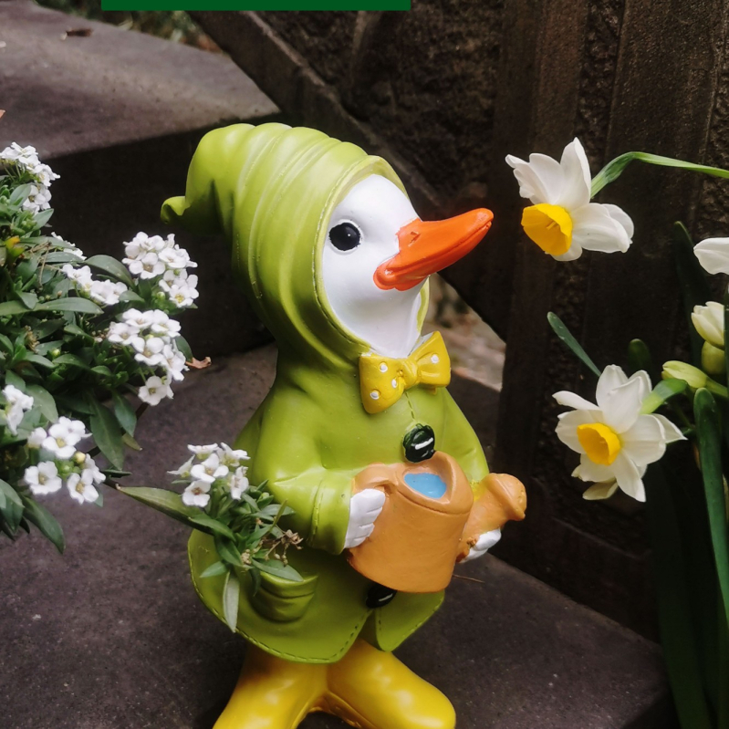 Rață ornament pentru grădină – sculptură din rășină sintetică, pictată manual, pentru curte, terasă și balcon, rezistentă la intemperii