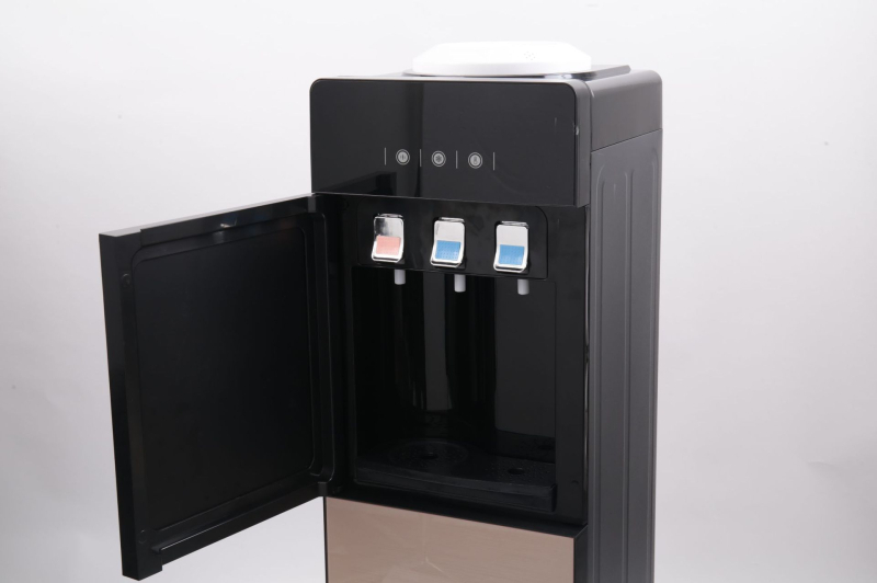 Háztartási függőleges vízadagoló meleg és hideg vízzel, modell 299-1, teljesítmény 550W, 220V