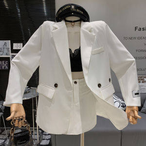 Dvojdijelni denim kostim sa suknjom, 3D uzorak, dugi rukavi, minimalistički stil, jesen 2026.