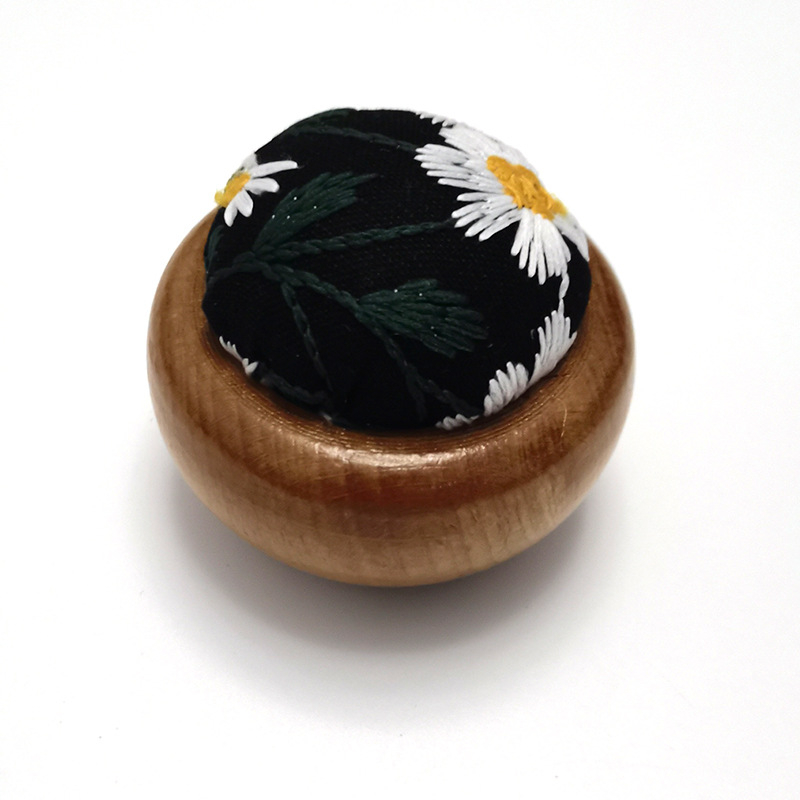 Drvena kutija za šivanje s podlogom za igle za križni šivanje — ručno izrađeni DIY alati i platneni organizator za igle, E2005; 300 kom; bruto težina 10,1 kg; mogućnost prilagodbe