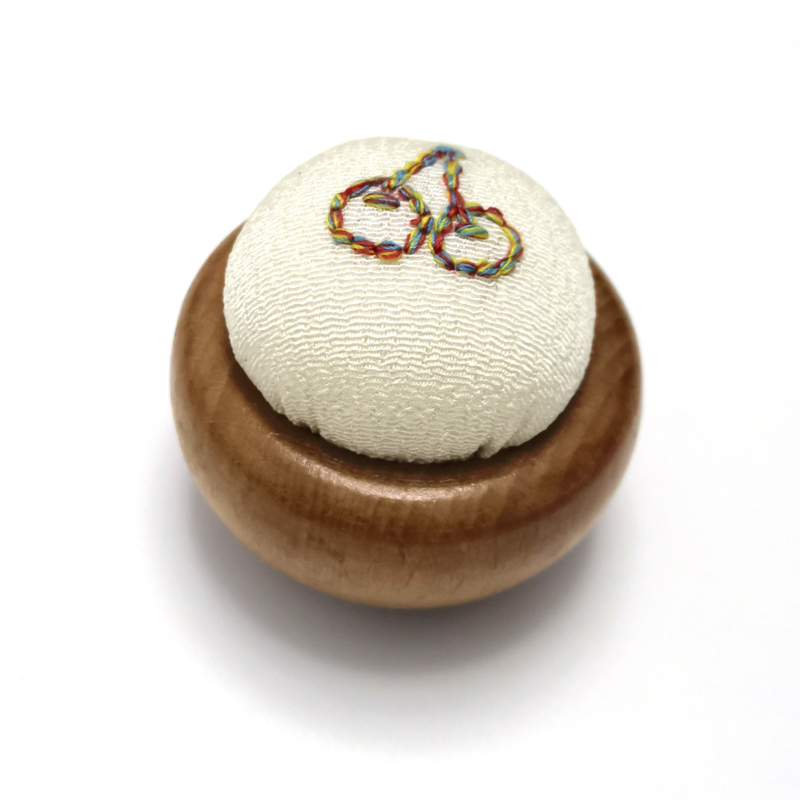 Drvena kutija za šivanje s podlogom za igle za križni šivanje — ručno izrađeni DIY alati i platneni organizator za igle, E2005; 300 kom; bruto težina 10,1 kg; mogućnost prilagodbe