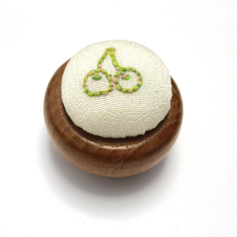 Drvena kutija za šivanje s podlogom za igle za križni šivanje — ručno izrađeni DIY alati i platneni organizator za igle, E2005; 300 kom; bruto težina 10,1 kg; mogućnost prilagodbe