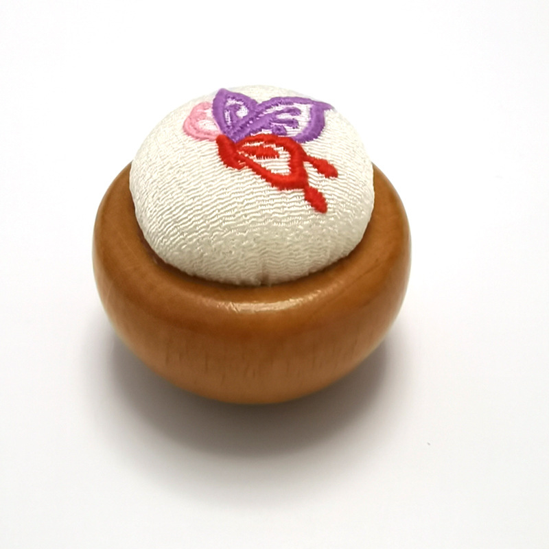 Drvena kutija za šivanje s podlogom za igle za križni šivanje — ručno izrađeni DIY alati i platneni organizator za igle, E2005; 300 kom; bruto težina 10,1 kg; mogućnost prilagodbe