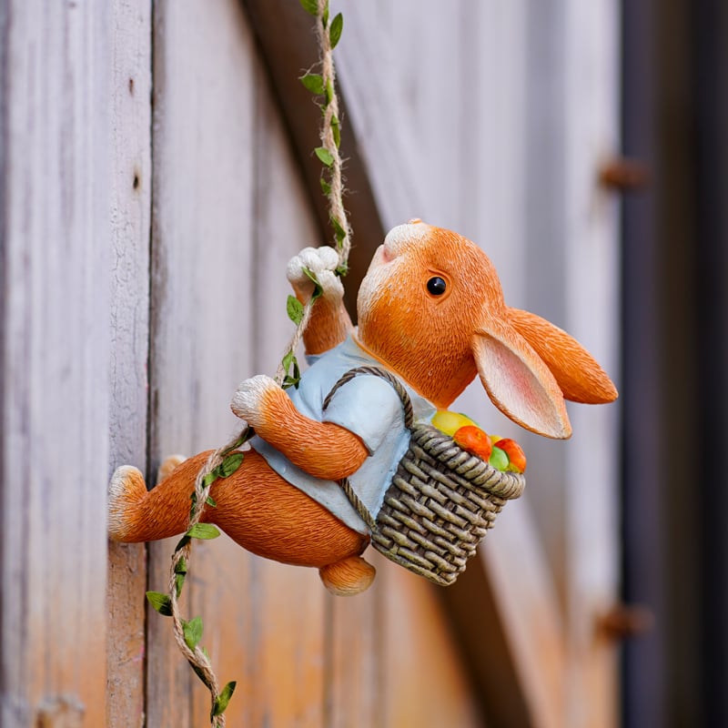 Мило зайче-катереща декоративна украса за стена, подходяща за външен двор и саксии