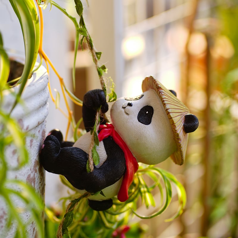 Мило зайче-катереща декоративна украса за стена, подходяща за външен двор и саксии