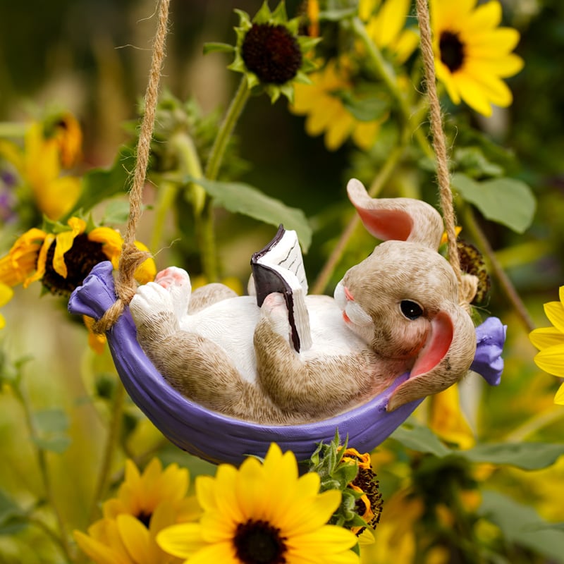 Мило зайче-катереща декоративна украса за стена, подходяща за външен двор и саксии