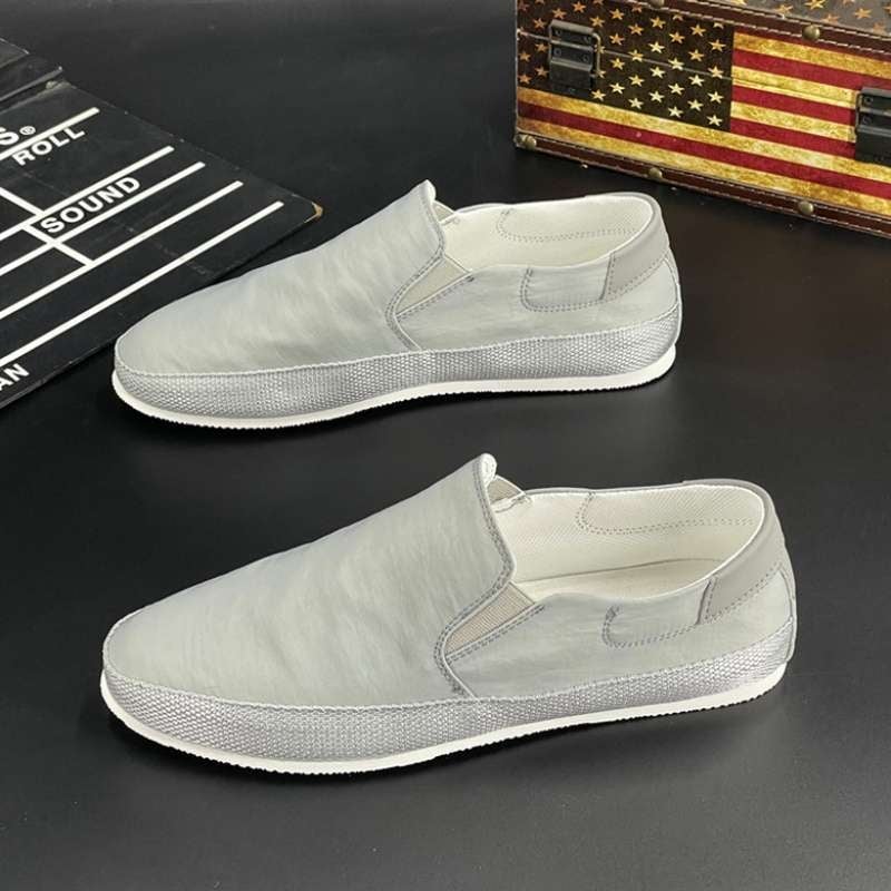 Férfi slip-on sportcipő, koreai stílus, légáteresztő több anyagból készült felsőrész, kerek orr, gumi talp