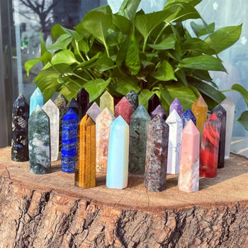 Διακοσμητική κρυστάλλινη στήλη, στήλη με ένα αιχμηρό άκρο, κρυσταλλικό υλικό, μοντέρνο μινιμαλιστικό στυλ