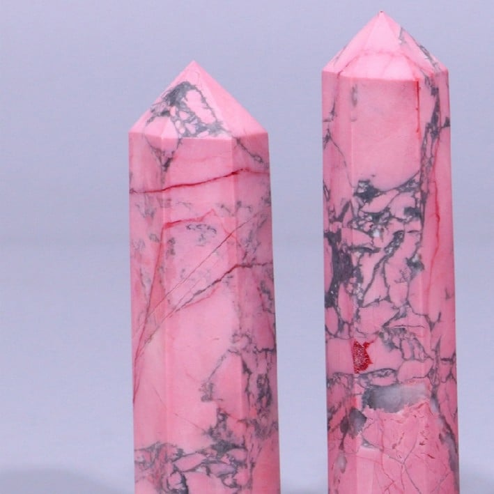 Διακοσμητική κρυστάλλινη στήλη, στήλη με ένα αιχμηρό άκρο, κρυσταλλικό υλικό, μοντέρνο μινιμαλιστικό στυλ