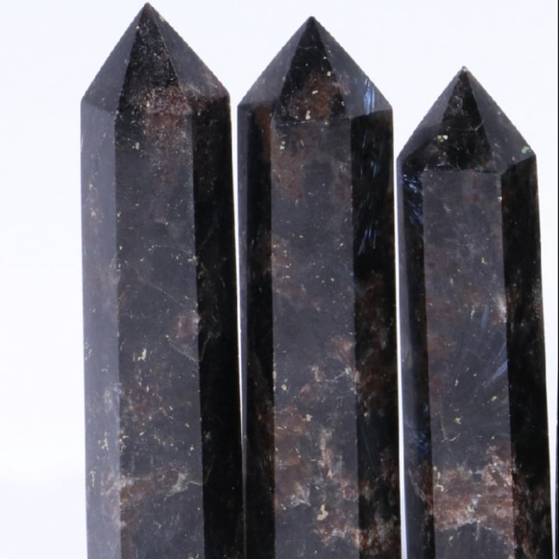 Διακοσμητική κρυστάλλινη στήλη, στήλη με ένα αιχμηρό άκρο, κρυσταλλικό υλικό, μοντέρνο μινιμαλιστικό στυλ