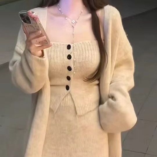 Set de costum trei piese pentru femei: cardigan cu mâneci lungi și fustă mini, material poliester, țesătură vopsită în fire, colecție iarnă 2025