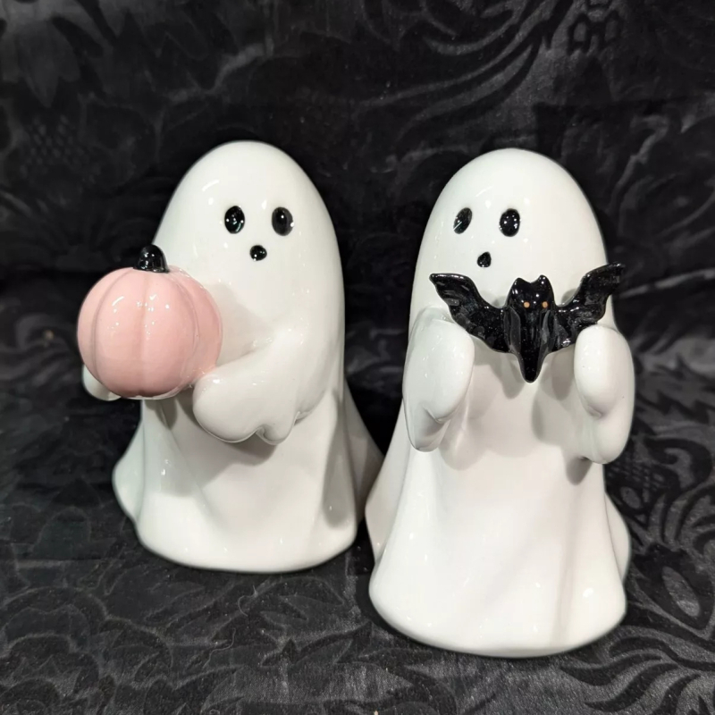 Duh od smole u karikaturalnom stilu za Halloween – stolna i dvorska dekoracija