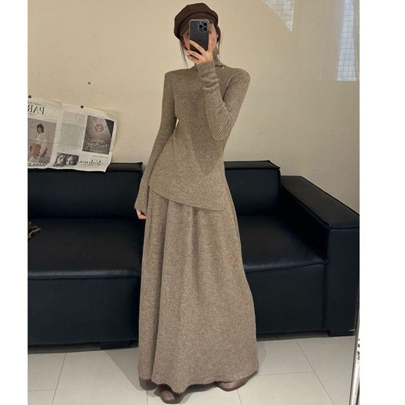 Set fustă-top: elegant costum feminin cu fustă lungă cu despicare, top tricot cu mâneci lungi, imprimeu și vopsire, cașmir