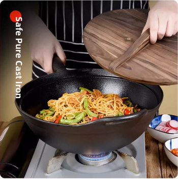 Wok z liatiny s plochým dnom a dreveným krytom, model JZ-ZTZHDB31C