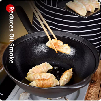 Wok z liatiny s plochým dnom a dreveným krytom, model JZ-ZTZHDB31C