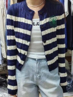 Дамски памучен плетен кардиган с бродерия - V-образно деколте, дълги ръкави, тънък силует, флорална шарка, 80–90% памук