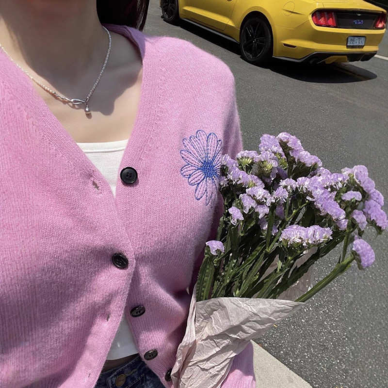 Дамски памучен плетен кардиган с бродерия - V-образно деколте, дълги ръкави, тънък силует, флорална шарка, 80–90% памук