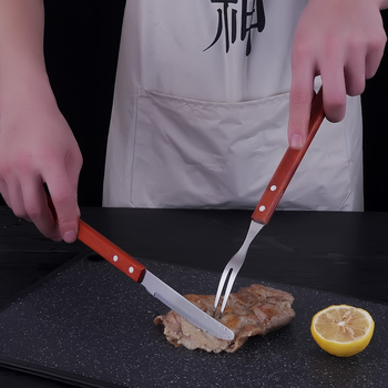 Set noža i vilice od nehrđajućeg čelika u tibetanskom stilu s drvenim držačima za vanjsko pečenje janjetine