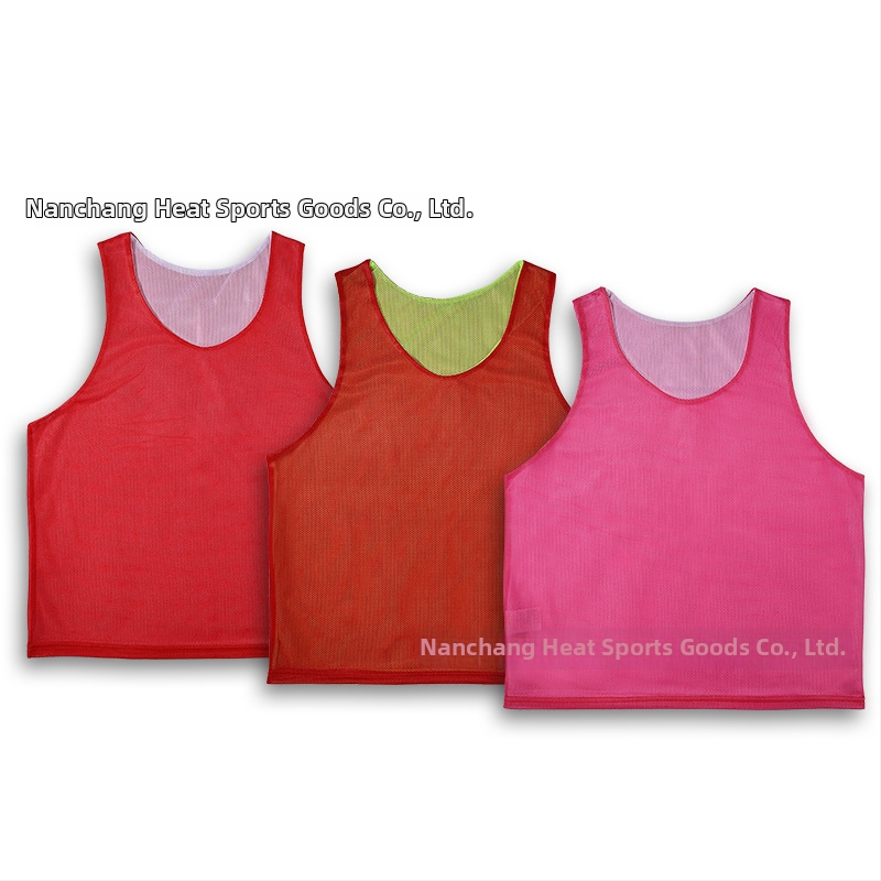 Dvojvrstvové tréningové tielko s dvoma sieťovinami vpred aj vzadu pre futbalový tím, s logom a číslom na prispôsobenie