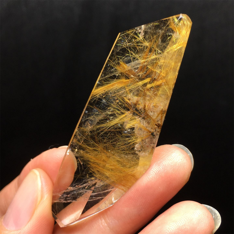 Kristály dísz, titán kristály, csiszolt polyéder, nyers kő