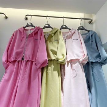 Set casual feminin din două piese: cardigan cu glugă și fermoar, șnur, mâneci lungi, pantaloni elastici, din poliester.