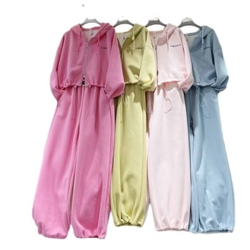 Set casual feminin din două piese: cardigan cu glugă și fermoar, șnur, mâneci lungi, pantaloni elastici, din poliester.