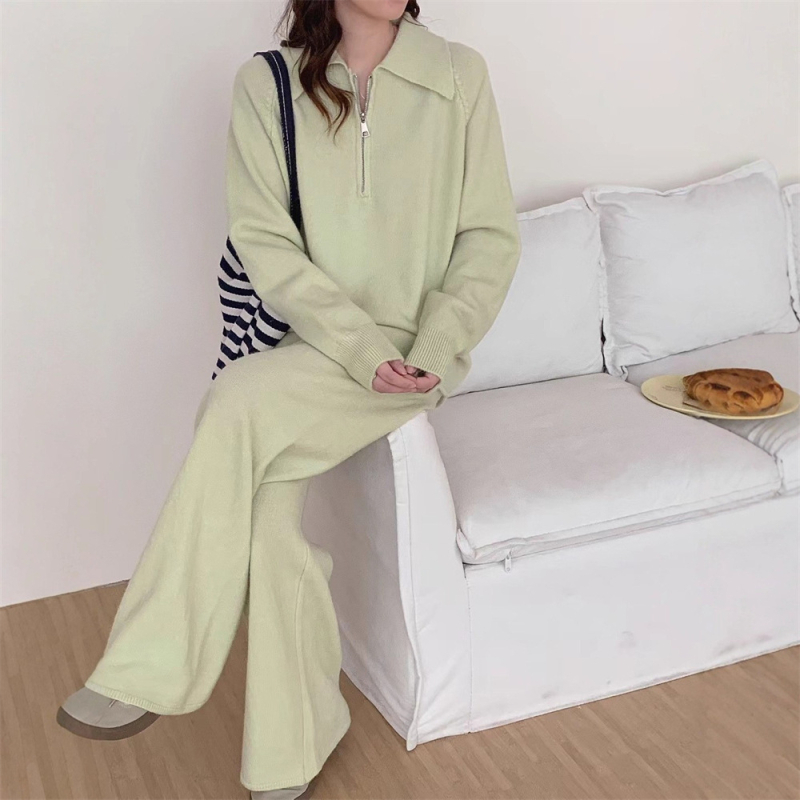 Női kötött két részes garnitúra: pulóver fél cipzárral és széles lábú nadrág; akril-nájlon keverék (30–50%), minimalist Japán-koreai stílus, ősz 2025