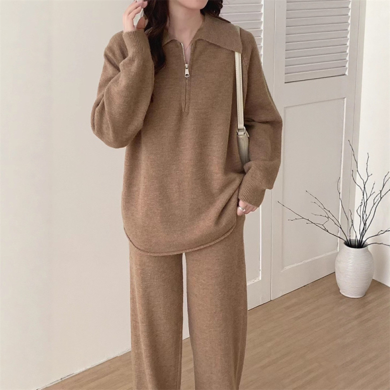 Női kötött két részes garnitúra: pulóver fél cipzárral és széles lábú nadrág; akril-nájlon keverék (30–50%), minimalist Japán-koreai stílus, ősz 2025