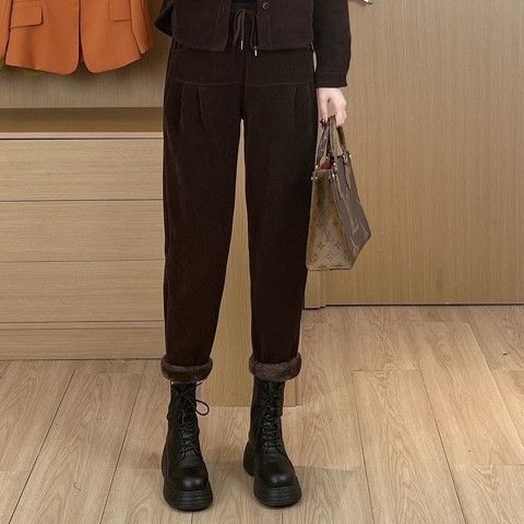 Női kétrészes casual kosztüm PVC anyaggal, hosszú hercegnős ujjak, 3/4 hosszú nadrág, tavasz 2025