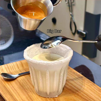 Sklenená kávová šálka, mraziteľná, ľahký luxusný retro štýl, balená v papierovej krabičke