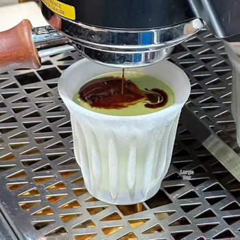 Sklenená kávová šálka, mraziteľná, ľahký luxusný retro štýl, balená v papierovej krabičke