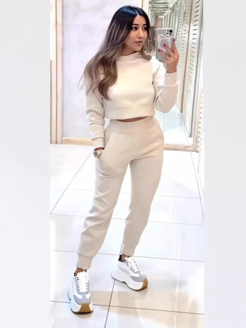 Ženski casual set za proljeće i jesen s kapuljačom i hlačama s flisom, vitka silueta
