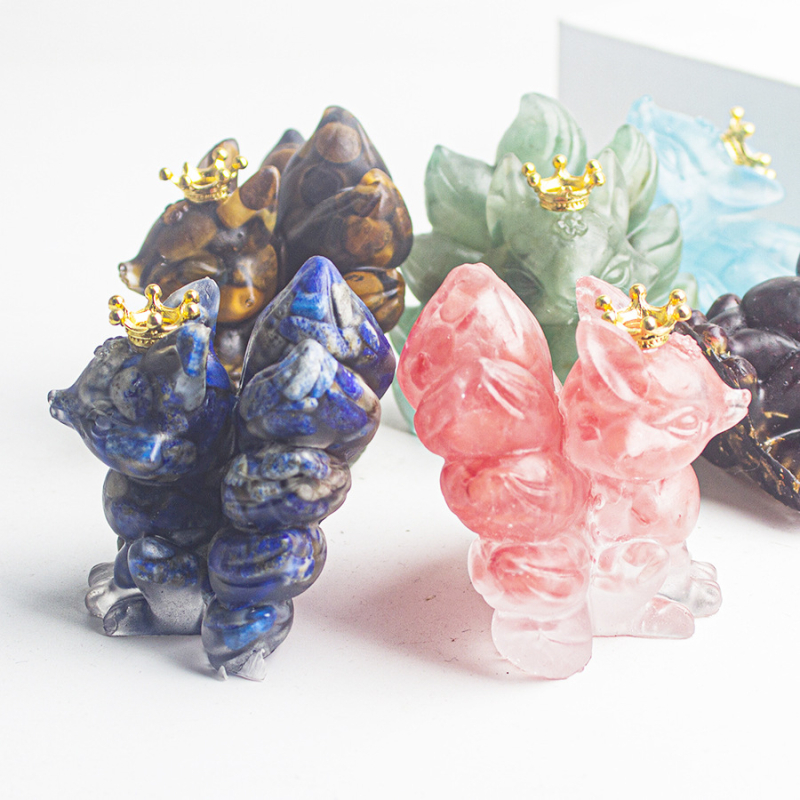 Διακοσμητικό γραφείου: εννιάουρη αλεπού με κορώνα, ρητίνη εποξειδική με κρύσταλλα, μορφή ζώου, σύγχρονο μινιμαλιστικό στυλ