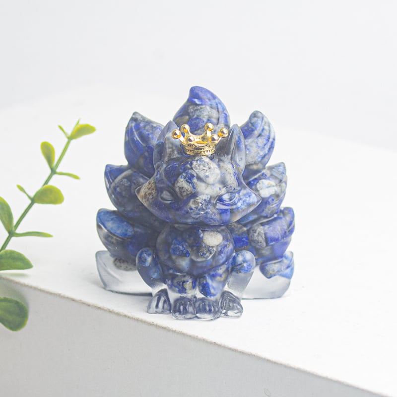 Διακοσμητικό γραφείου: εννιάουρη αλεπού με κορώνα, ρητίνη εποξειδική με κρύσταλλα, μορφή ζώου, σύγχρονο μινιμαλιστικό στυλ