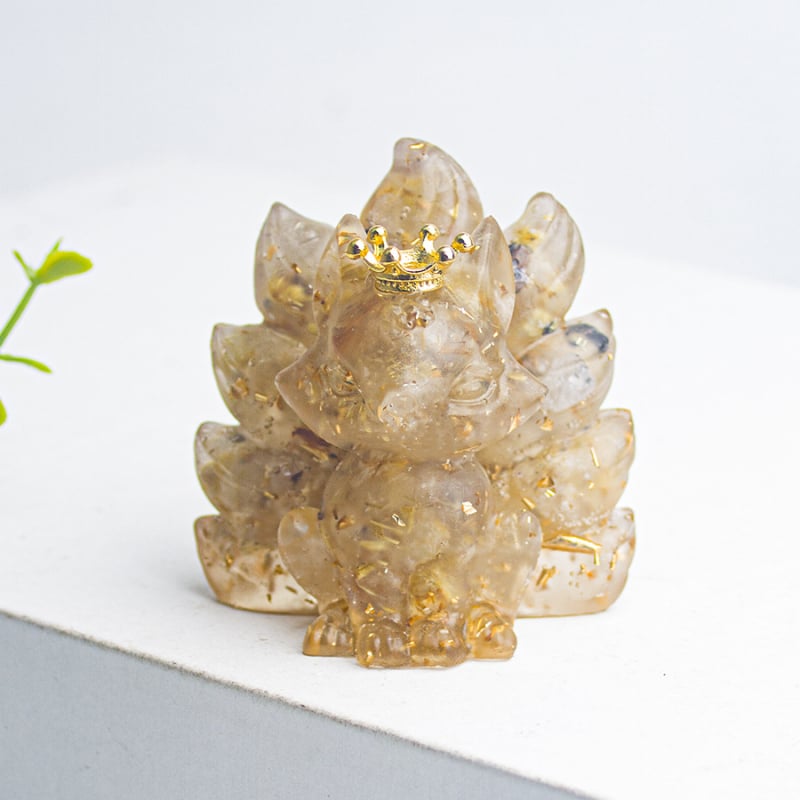 Διακοσμητικό γραφείου: εννιάουρη αλεπού με κορώνα, ρητίνη εποξειδική με κρύσταλλα, μορφή ζώου, σύγχρονο μινιμαλιστικό στυλ