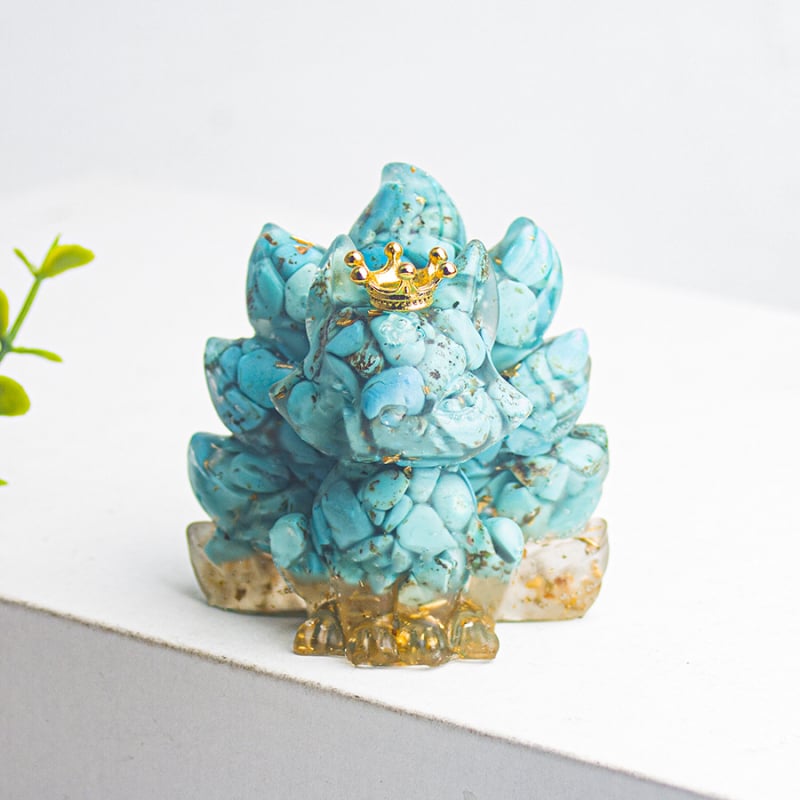 Διακοσμητικό γραφείου: εννιάουρη αλεπού με κορώνα, ρητίνη εποξειδική με κρύσταλλα, μορφή ζώου, σύγχρονο μινιμαλιστικό στυλ