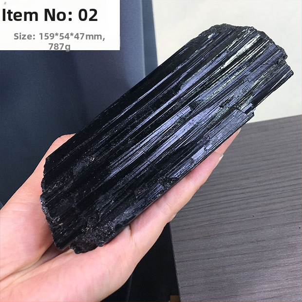 Fekete turmalin nyers kő dísz – Anyag: Fekete turmalin; Stílus: Kézműves; Feldolgozás: Nincs