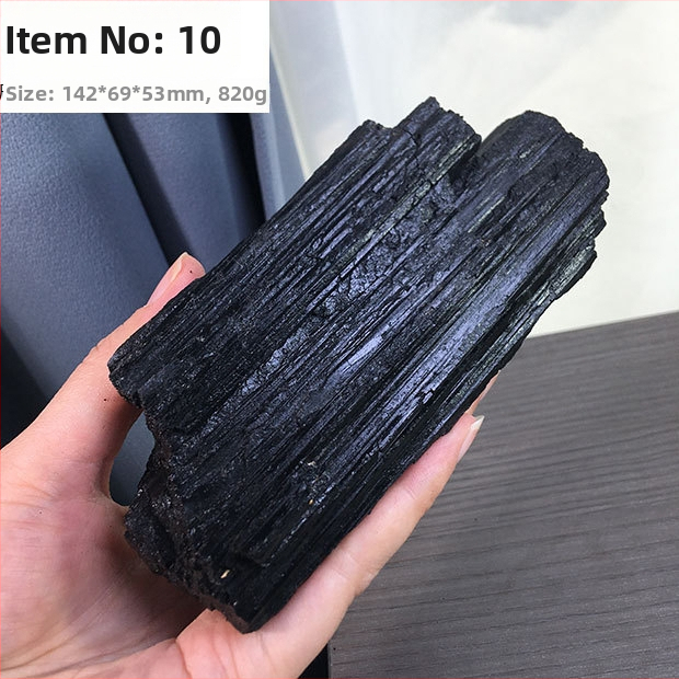 Fekete turmalin nyers kő dísz – Anyag: Fekete turmalin; Stílus: Kézműves; Feldolgozás: Nincs