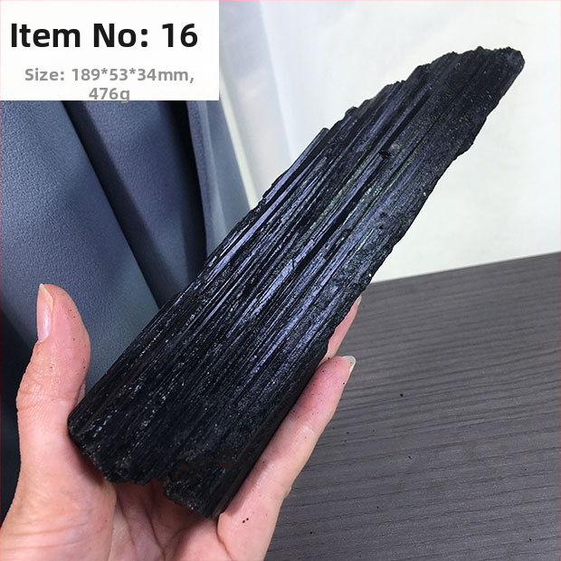 Fekete turmalin nyers kő dísz – Anyag: Fekete turmalin; Stílus: Kézműves; Feldolgozás: Nincs