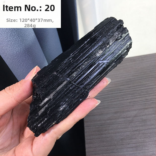 Fekete turmalin nyers kő dísz – Anyag: Fekete turmalin; Stílus: Kézműves; Feldolgozás: Nincs