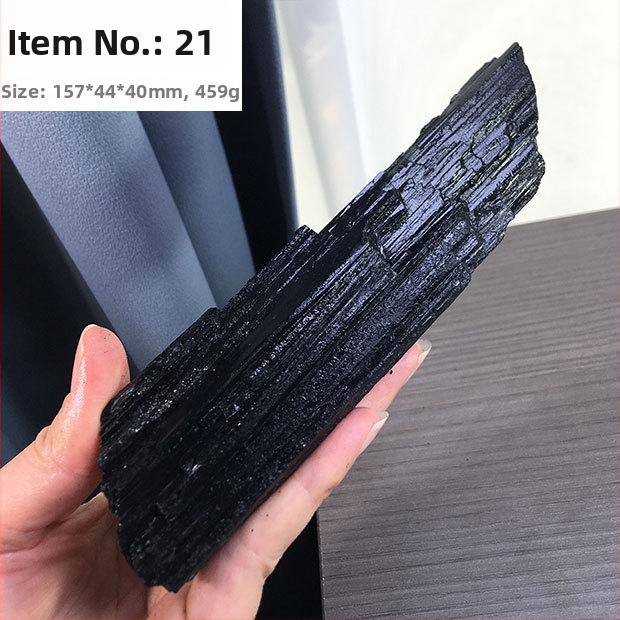 Fekete turmalin nyers kő dísz – Anyag: Fekete turmalin; Stílus: Kézműves; Feldolgozás: Nincs