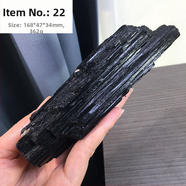 Fekete turmalin nyers kő dísz – Anyag: Fekete turmalin; Stílus: Kézműves; Feldolgozás: Nincs