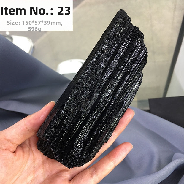 Fekete turmalin nyers kő dísz – Anyag: Fekete turmalin; Stílus: Kézműves; Feldolgozás: Nincs