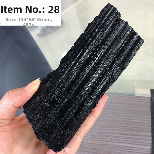 Fekete turmalin nyers kő dísz – Anyag: Fekete turmalin; Stílus: Kézműves; Feldolgozás: Nincs