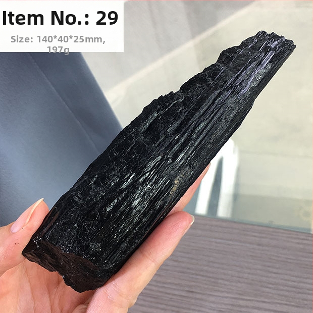Fekete turmalin nyers kő dísz – Anyag: Fekete turmalin; Stílus: Kézműves; Feldolgozás: Nincs