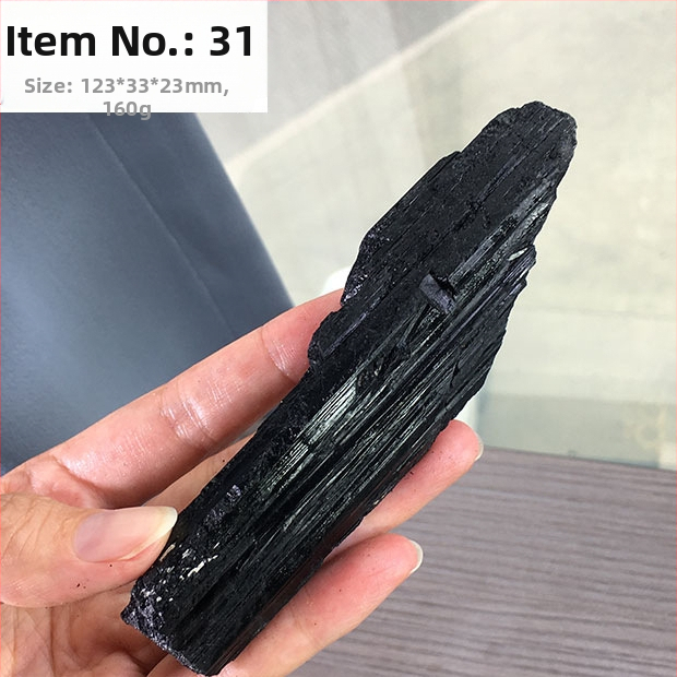 Fekete turmalin nyers kő dísz – Anyag: Fekete turmalin; Stílus: Kézműves; Feldolgozás: Nincs