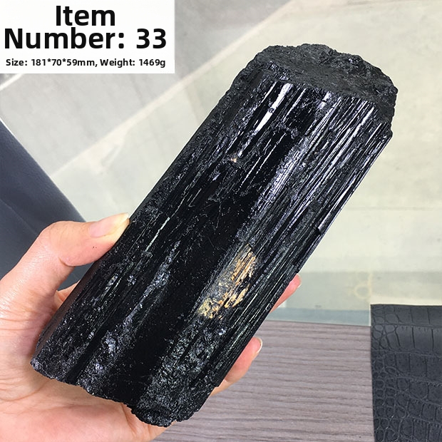 Fekete turmalin nyers kő dísz – Anyag: Fekete turmalin; Stílus: Kézműves; Feldolgozás: Nincs